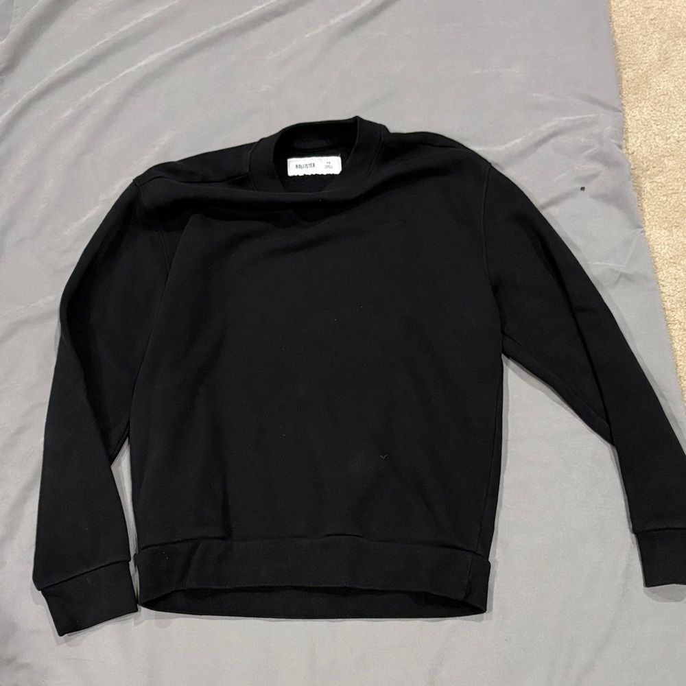 Hollister Men's Classic Black Crewneck Sweater